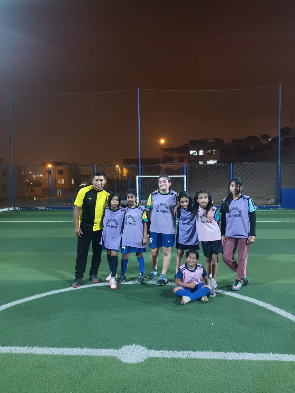 Entrenamiento de fútbol femenino del Club Deportivo Paz y Amistad